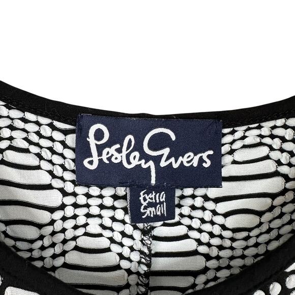 Lesley Evers White & Black Textured Pattern A-Line Half Sleeve Dress - Picture 5 of 7